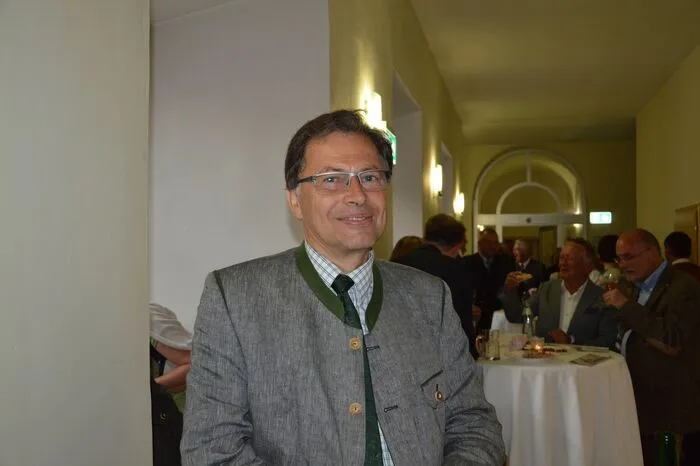 Wilfried Eichlseder, Rektor der Montanuniversität Leoben, streicht die angenehm familiäre Atmosphäre, die bei der Veranstaltung herrscht, hervor. „Viele kennt man, auch die Montanuniversität ist im Hochschulchor Leoben vertreten.“