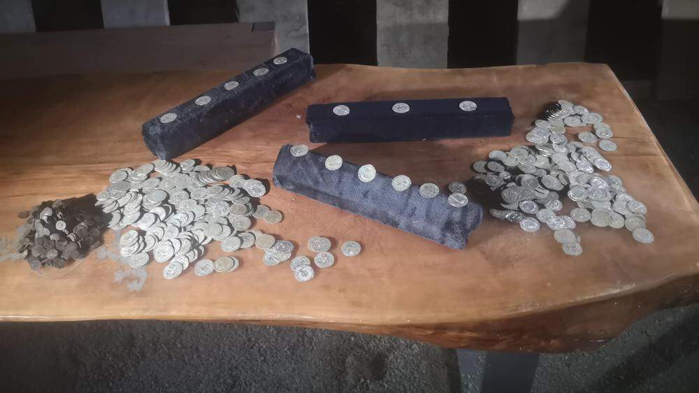 Man verliert beinahe den Überblick: Rund 2000 zeitgenössisch gefälschte Münzen wurden bei Liebenfels gefunden