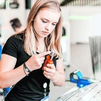 Immer mehr Mädchen entdecken ihr handwerkliches Geschick in einst klassischen Männerberufen