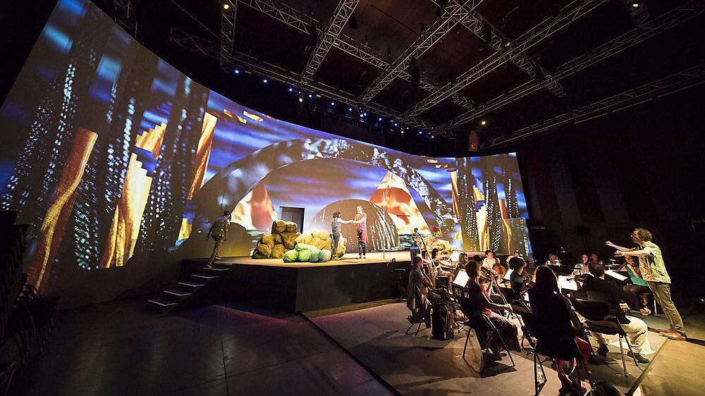 Bühnenbild aus Licht von OchoReSotto für die Fux-Oper	 