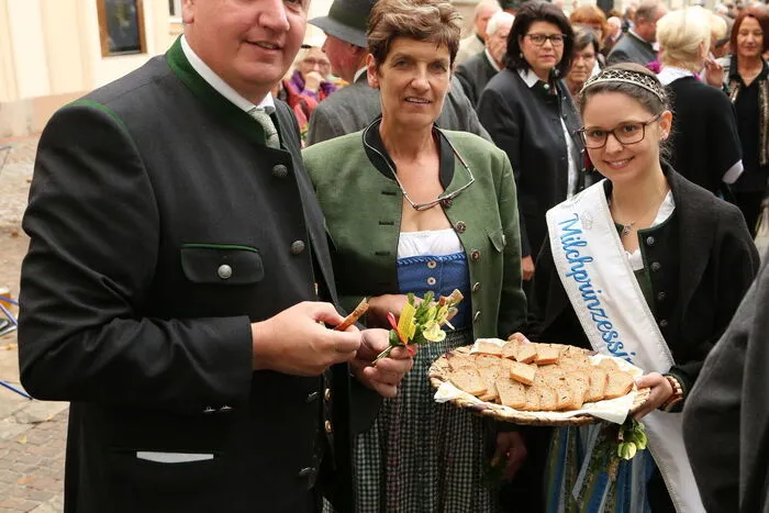 Andreas Steinegger, Obmann der Land- und Forstwirtschaftskammer Leoben, begrüßte die zahlreich erschienenen Ehrengäste und Gäste und moderierte die Festreden.    