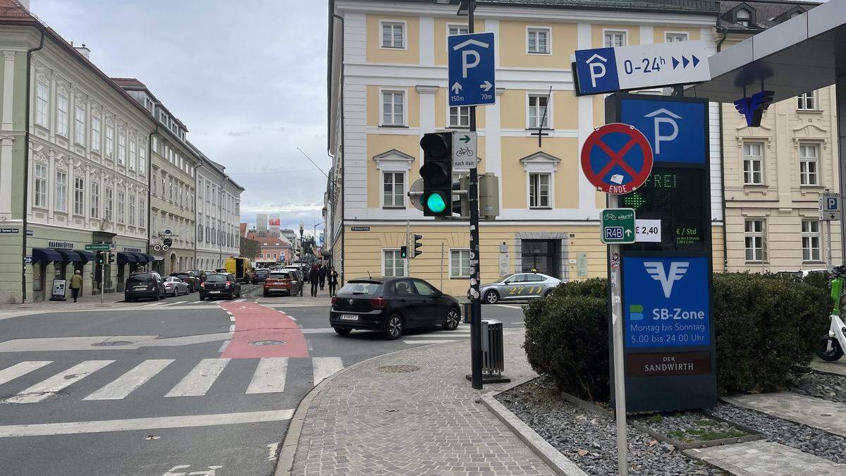 An dieser Kreuzung dürfen Radfahrer auch bei Rot rechts abbiegen