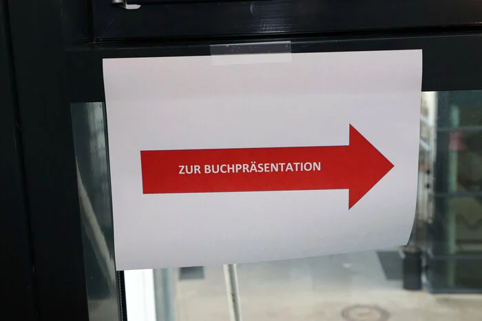 Damit wird ein wichtiger Beitrag zur Entfaltung von Theorie Sozialer Arbeit geleistet: Die Grundlagenforschung zu sozialer Widerspiegelung wird verknüpft mit den Aufgabenstellungen der Sozialen Arbeit in Disziplin und Profession.