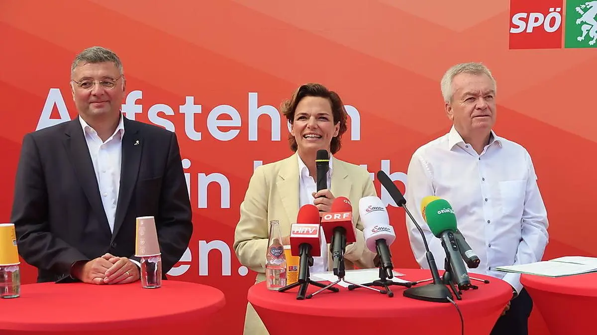 Pamela Rendi-Wagner bei ihrem Auftritt in Bruck mit Jörg Leichtfried (l.) und Anton Lang 