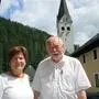 Priester Martin Schmiedbauer mit Herta Leitner, Vorsitzende des Pfarrgemeinderates, in Graden