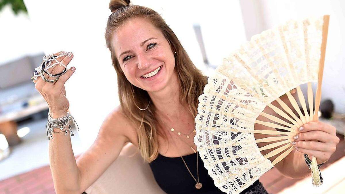 Mit den „Wunsch Kristall“-Armbändern hat sich die 43-jährige Susanne Kos nach ihrer Zeit auf Bali ihr bereits zweites erfolgreiches Unternehmen aufgebaut 