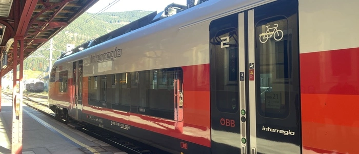 Viele Pendler nutzen den Interregio, der unter anderem auf der Strecke Graz – Klagenfurt (über das Aichfeld) verkehrt