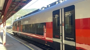 Viele Pendler nutzen den Interregio, der unter anderem auf der Strecke Graz – Klagenfurt (über das Aichfeld) verkehrt