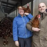 Der Bioeier-Betrieb Obereder in Gnesau mit den zwei Generationen Dieter und Alexander Obereder