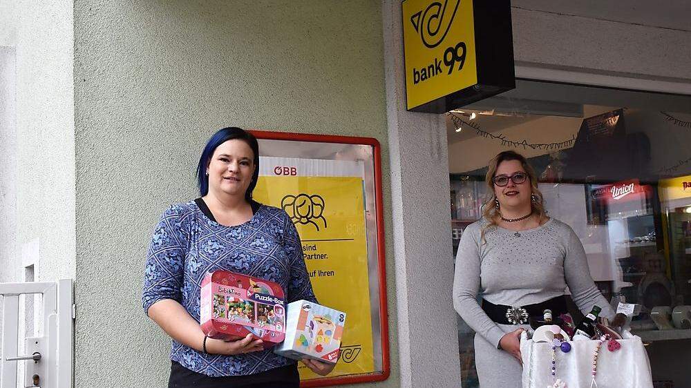 Neue Poststelle in St. Kanzian: Inhaberin Sabrina Bernhard (rechts) mit Filialleiterin Sonja Muri 	