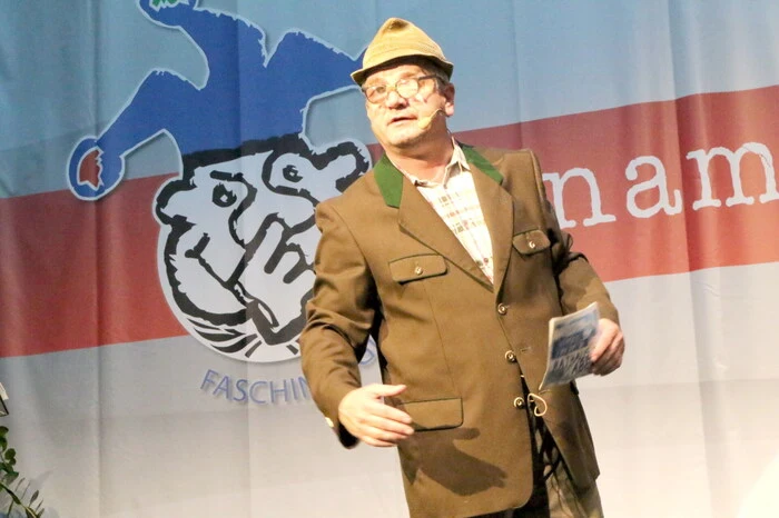 Noch heute, sowie am Freitag und Samstag (jeweils um 19.30 Uhr) hat man noch die Möglichkeit, den St. Veiter Narren einen Besuch im Rathaushof abzustatten.