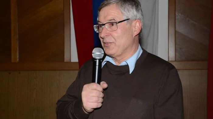 Georg Weiler, Obmann des Lienzer Schachclubs eröffnete das 19. Lienz Open im Volkshaus und konnte gleich 224 Teilnehmer aus 24 Nationen begrüßen