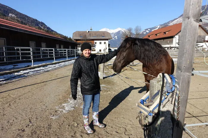 Regina Penker hat am Landgut Moserhof in Penk die Möglichkeit bekommen, mit Pferden zu arbeiten.