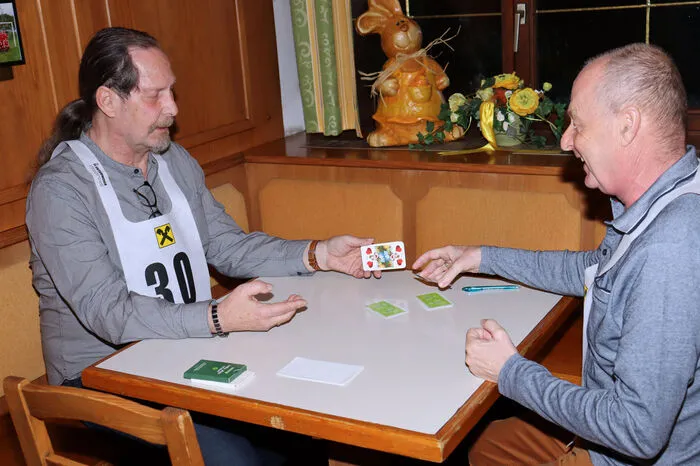Klicken Sie sich durch die Fotos vom Preisschnapsen in Voitsberg.
