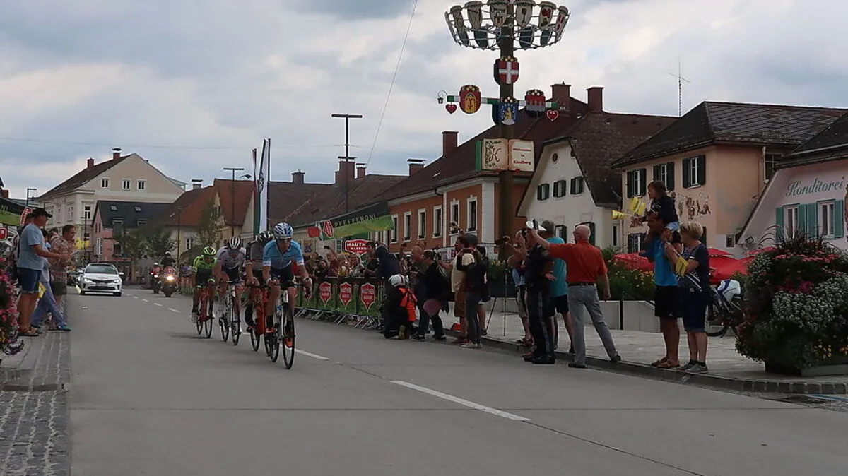 An der Spitze der Dienstag-Etappe waren in Kindberg vier Fahrer