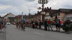 An der Spitze der Dienstag-Etappe waren in Kindberg vier Fahrer