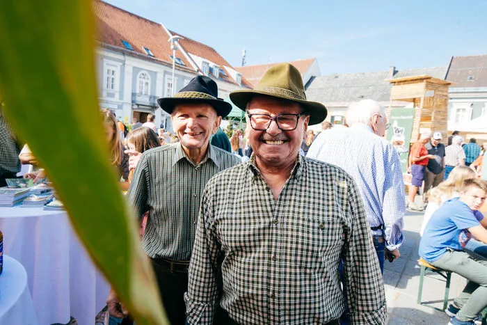 Kulinarisch wurden die Gäste mit Wildgulasch und einer Fischsuppe verwöhnt. Musikalisch ließen die Jagdhornbläsergruppe Steinkogel von sich hören.