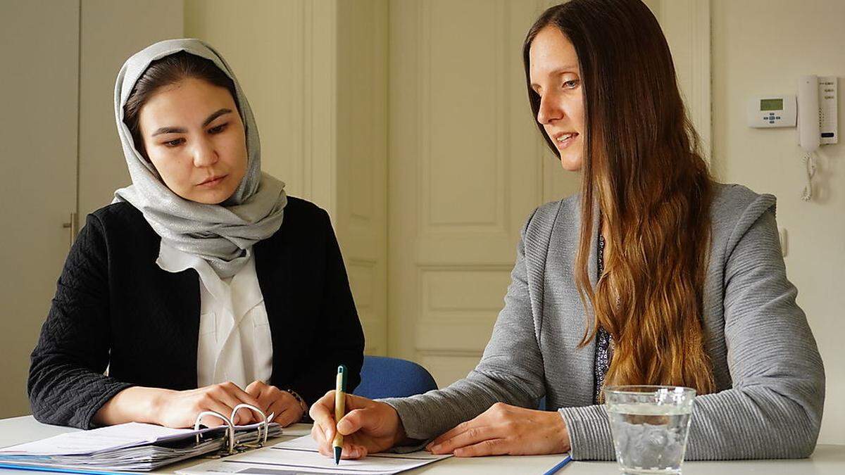 Janina Riedler (r.) bei einer Beratung