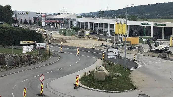 Die Unterführung in Pirching ist fast fertig, der Verkehr wird derzeit daran vorbeigeleitet