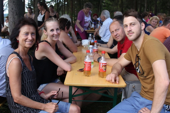 Das gelungene Familienfest in mehr als 1000 Meter Seehöhe besuchten auch zahlreiche Ehrengäste. Für das leibliche Wohl sorgte die Familie Franz Hirm.