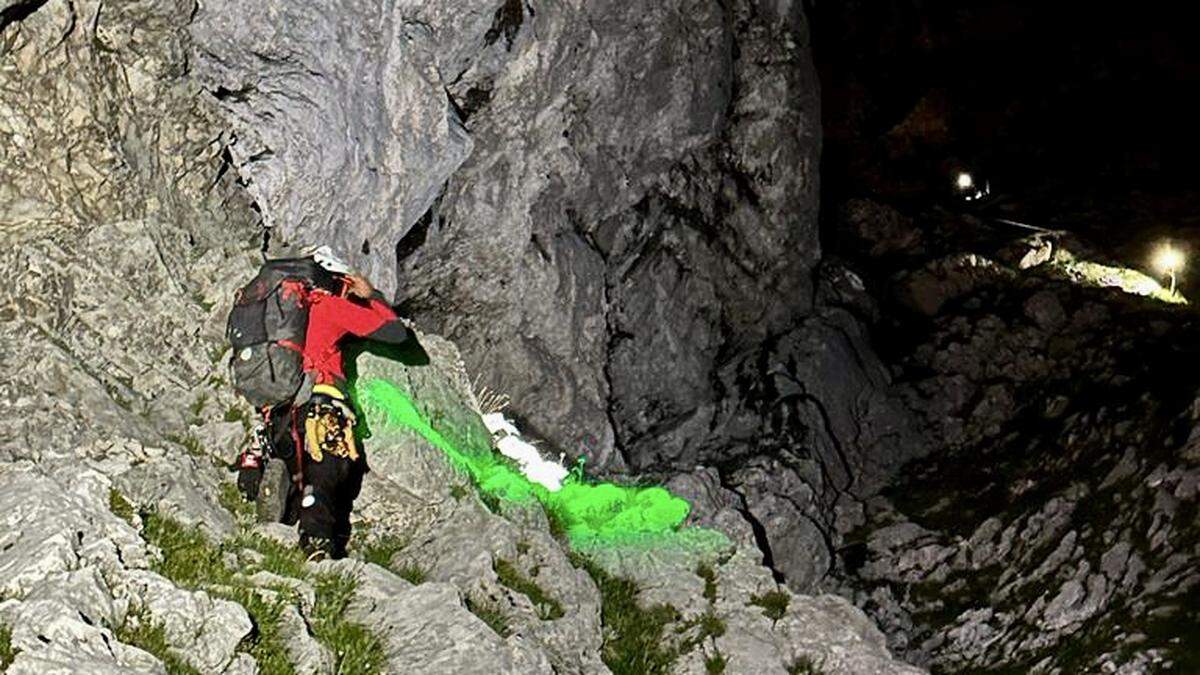 Acht Bergretter kamen den Kletterern zu Hilfe