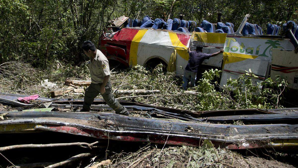 Mindestens 25 Tote bei Busunfall in Bolivien