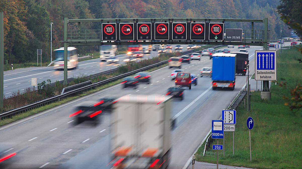 Auch die Zunahme des Lkw-Verkehrs erhöhe die Gefahr an tödlichen Unfällen mit Lkw (Symbolfoto)