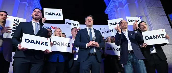 Ein Erfolg, aber kein Bezirksvorsteher: Dominik Nepp und FPÖ-Chef Herbert Kickl feiern das Wahlergebnis trotzdem
