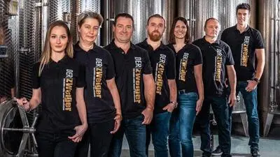 Das Team der Destillerie Zweiger: Anna-Maria, Beate und Ferdinand Zweiger, Iviza Lazar, Verena Stange, Boris Furjan und Ernst Zweiger