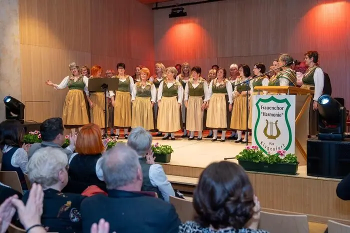 Am Samstag gab es deshalb einen Querschnitt der Lieder der letzten Jahrzehnte zu hören - ganz zur Freude der anwesenden Gäste.