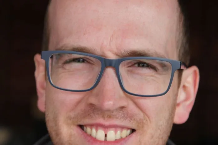 "Beim Gehaltsschema gibt es bestimmt noch einiges da wie dort für die Frauen zu verbessern. Es ist nicht einsehbar, warum sie für die gleiche berufliche Leistung weniger als wir Männer verdienen sollen. Die vorgeschriebene Frauenquote im Vorstand großer Unternehmen ist meines Erachtens dagegen zu hinterfragen."