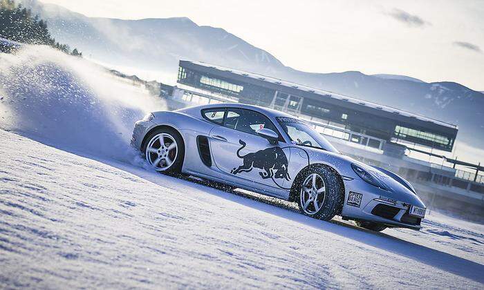 Liegt auch bei Schnee verdammt gut in der Kurve: Der Porsche 718 Cayman S