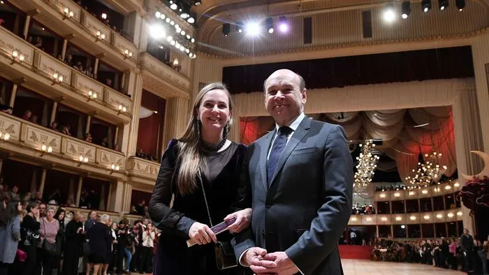 Noch ein letztes Mal darf Staatsoperndirektor Dominique Meyer sein Haus für den Opernball öffnen. 2021 wird dies sein Nachfolger Bogdan Roscic tun.