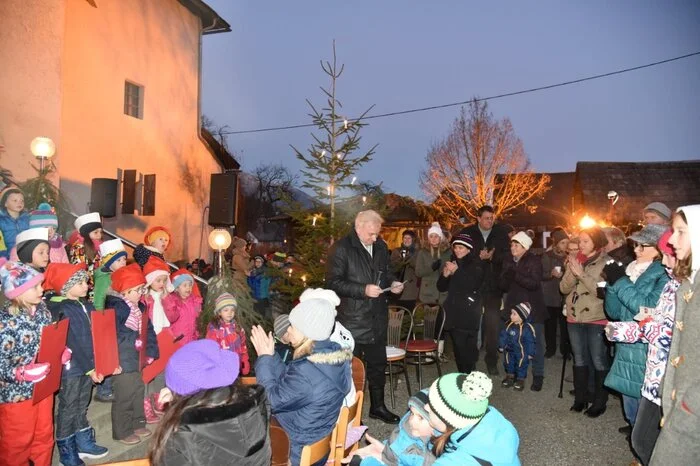 Mit Maroni von Willi Muffat, den Stärkungen des Museums und dem Weihnachtsgebäck der Bäckerei Kandolf kam bei den vielen Besuchern Weihnachtsstimmung auf.