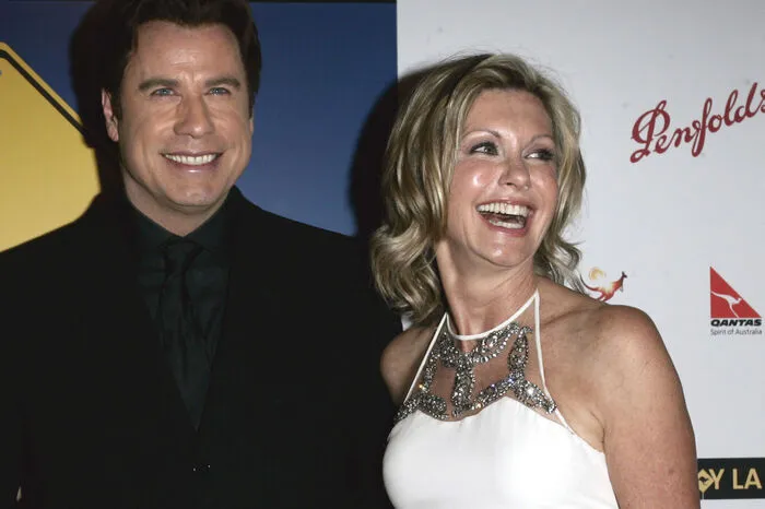 Nach dem Krebstod von Newton-John trauert auch Travolta (68) um seine frühere Filmpartnerin. "Meine liebste Olivia, du hast all unsere Leben so viel besser gemacht", schrieb der Schauspieler auf Instagram. "Dein Einfluss war unglaublich. Ich liebe dich so sehr". Travolta unterzeichnete sein Posting mit "Dein Danny, dein John!". Bild: Olivia Newton-John mit John Travolta 2006