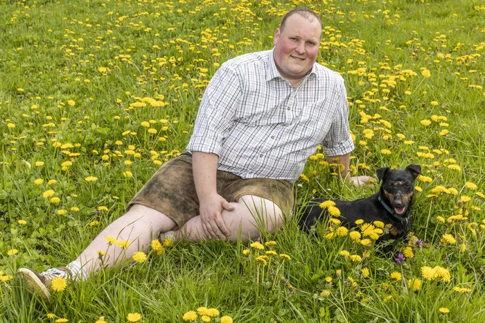Vor zwei Jahren hat der 32-jährige Christoph den Hof von seiner Schwester übernommen. Seine Leidenschaft ist die Ab-Hof-Vermarktung von Mostsäften, Schnaps und Schweinefleisch. Den nötigen Ausgleich findet der Mostviertler in der Jagd.