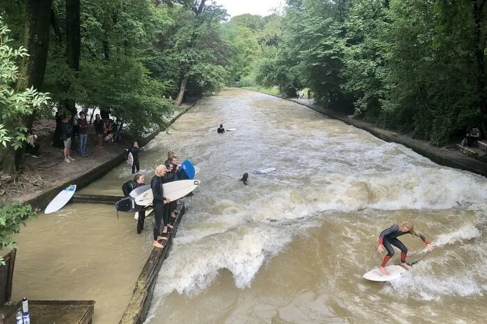 Hier sind nur gute Surferinnen und Surfer unterwegs, denn das Level ist hoch