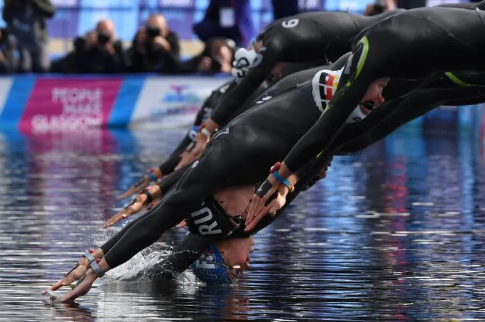 Untergetaucht im Loch Lommond: So gingen die ersten Athleten beim Mixed-Bewerb über fünf Kilometer der Schwimm-EM 2018 nordwestlich der schottischen Hauptstadt Glasgow ins Rennen.