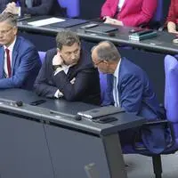 Bei Kanzler Friedrich Merz (CDU, rechts) und seinen Kolleginnen und Kollegen herrschte im Bundestag am Freitag nicht die beste Stimmung