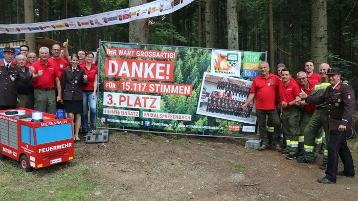 Natürlich feierte Miesenbach auch den 3. Platz, den seine Feuerwehr bei der Kleine-Zeitung-Platzwahl als beliebteste Feuerwehr der Steiermark erreicht hatte.