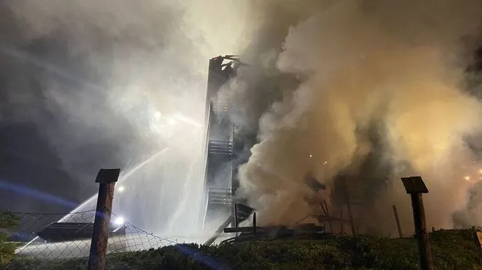 Der Brand brach am Montag kurz nach 18 Uhr aus