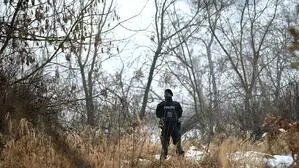 Ein Polizist in Rossatz, nahe dem Fundort von Christian Pilnacek