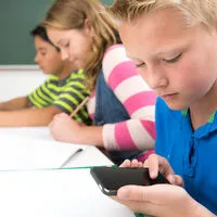 Smartphones an Schulen: Ab 1. Mai sind Handys bis zur achten Schulstufe verboten