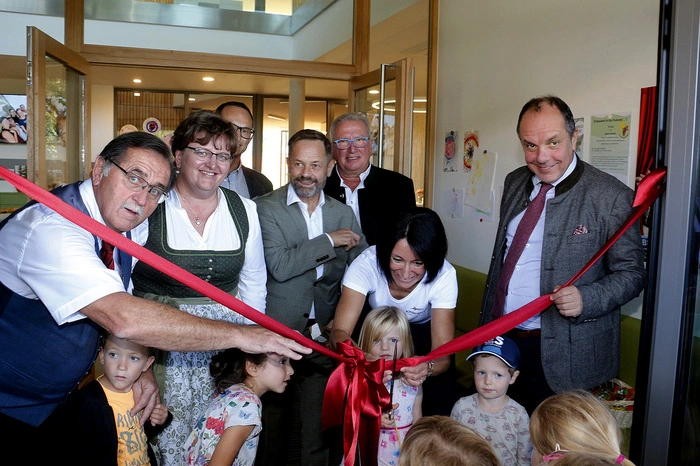Bürgermeister Otmar Hiebaum begrüßte dabei NRabg. Christoph Stark und LAbg. Silvia Karellay.