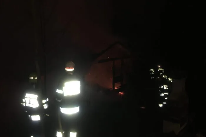 Beim Eintreffen am Einsatzort stand eine Waldhütte bereits in Vollbrand, nach 1,5 Stunden konnte Brand aus gegeben werden. 