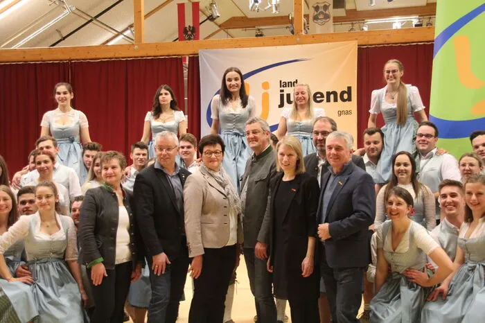 Unter den Ehrengästen: 2. Vizebürgermeisterin Elisabeth Triebl, Kammersekretär Johann Kaufmann, Bezirksbäuerin Maria Matzhold, Bauernbundball-Direktor Franz Tonner, Landtagsabgeordnete und Jugendsprecherin Julia Majcan, Vizebürgermeister Alois Sommer und Kammerobmann Franz Uller (v.l.n.r)