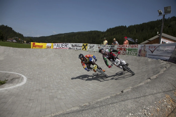 Im Vorfeld hatten die Vereinsmitglieder des „BMX Racing Team Mühlen“ ordentlich zu tun, wurde die international lizenzierte Bahn doch vier Mal vom Regen zerstört.