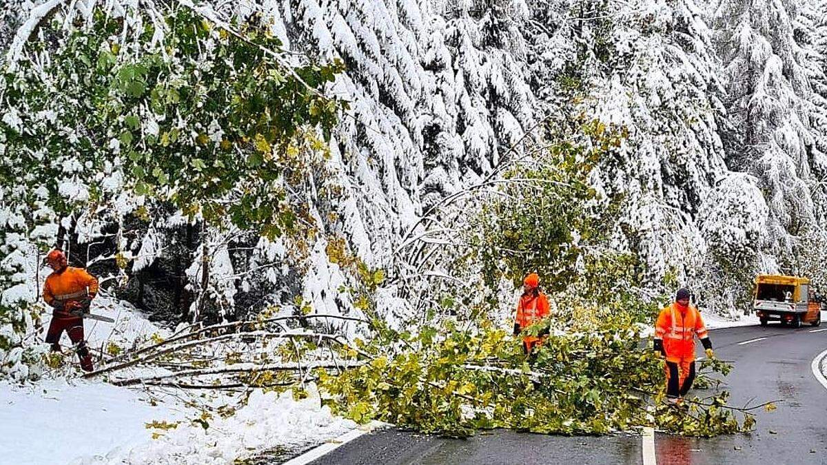 Auch der Straßenerhaltungsdienst des Landes hatte viel zu tun