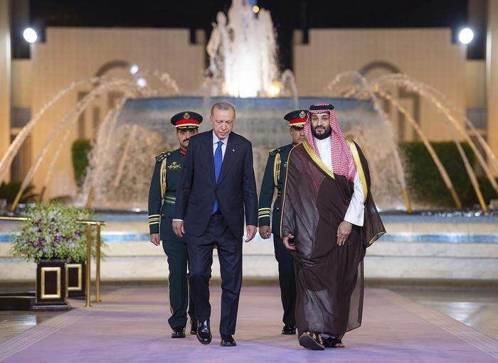 Der saudische Kronprinz Mohammed bin Salman und der türkische Präsident Recep Tayyip Erdogan. Zwei der selbstbewussten Teilnehmer des Gipfels. 