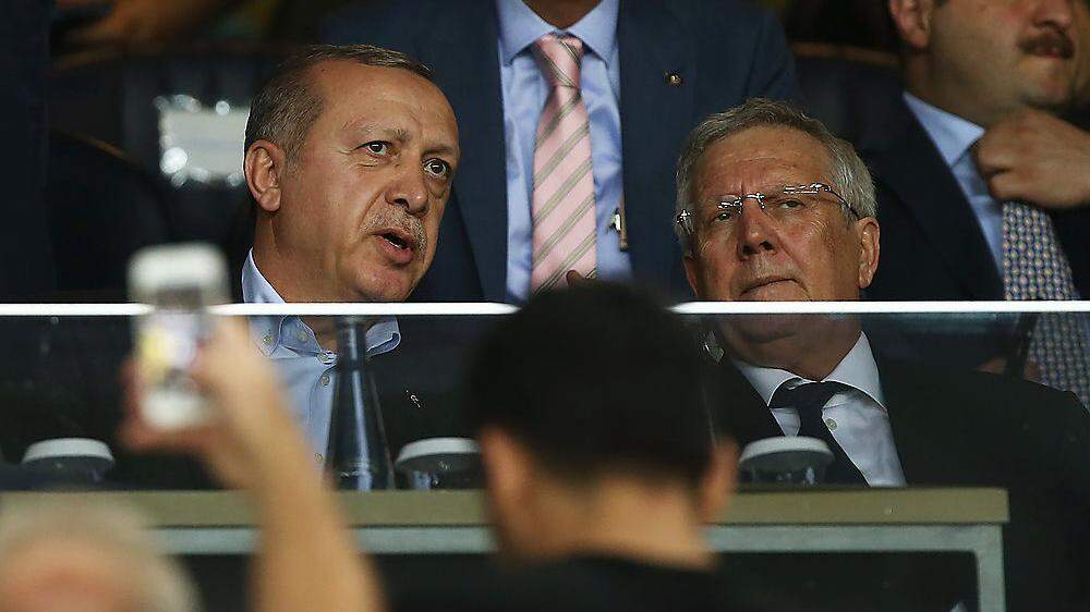 Erdogan im Gespräch mit Fener-PräsidentenAziz Yildirim